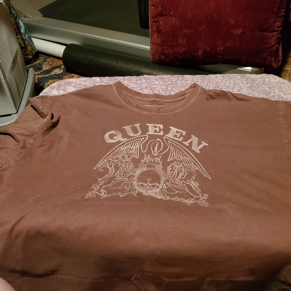 American Eagle Queen Brown Graphic Band T-Shirt - Picture 5 of 12